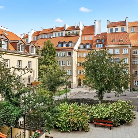 Cute In The Historic Old Town Of * Warszawa